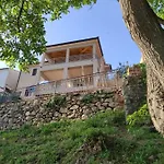 Sila With Bicycle Storage And Free Parking Apartman Rabac