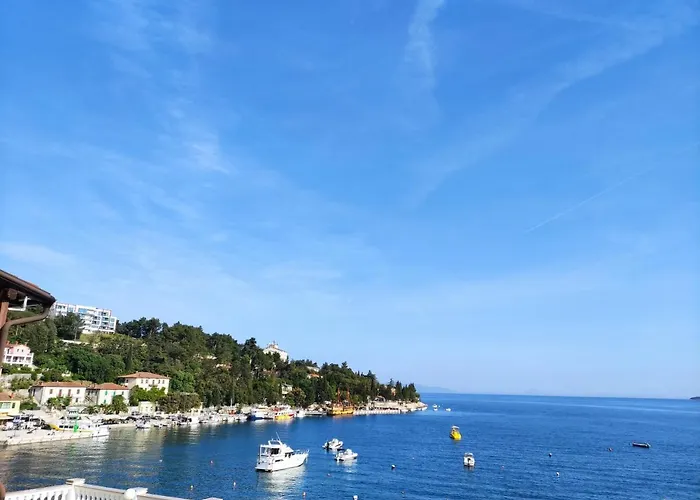 Sila With Bicycle Storage And Free Parking Apartment Rabac